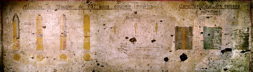 Tableau de munitions � gauche de l'entr�e.