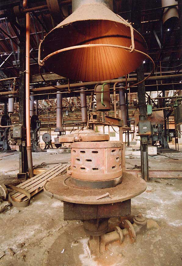 Four rotatif � boulons.