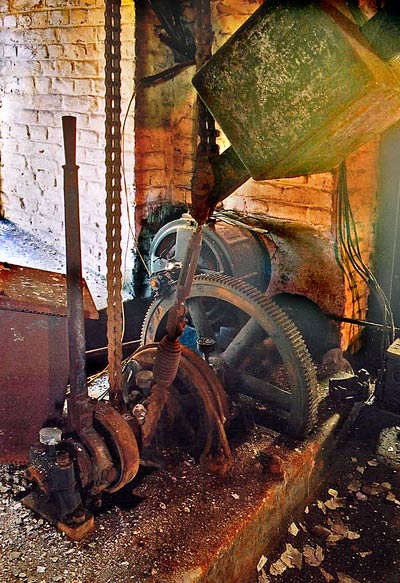 Frein du tambour : moteur et contrepoids.