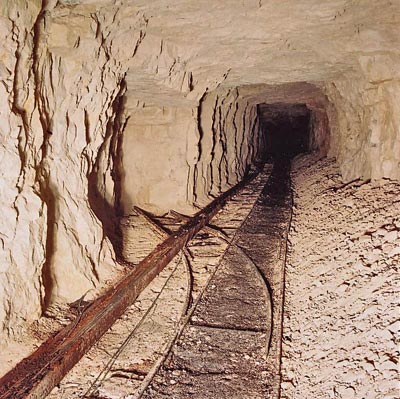 La voie ferrée de 60 cm. Tunnel à voie étroite de 1917.