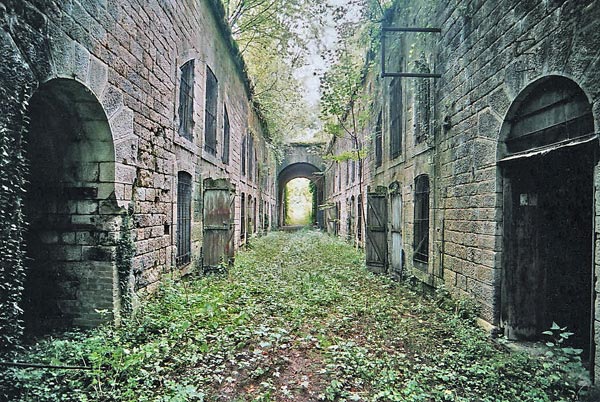 Magasins nord de la citadelle.
