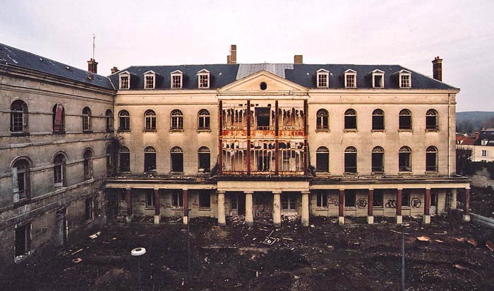 Fa�ade sud de l'aile de m�decine.