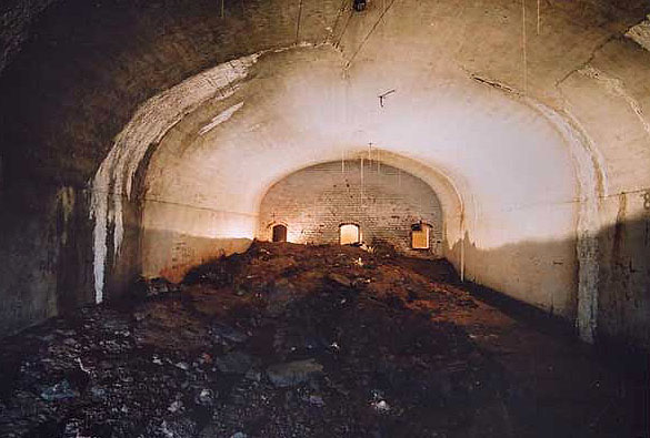 Ancien magasin � poudre r�am�nag� en salle de ventilation.